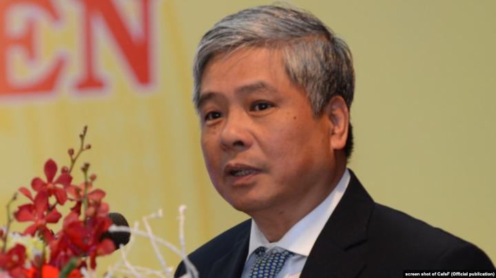Từ Phụ nữ tuổi này dễ có