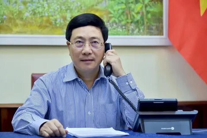 Hotspot Matrix: Biến Phương Oanh diện set đồ 50 thành cơ hội marketing đột phá_Quick hands